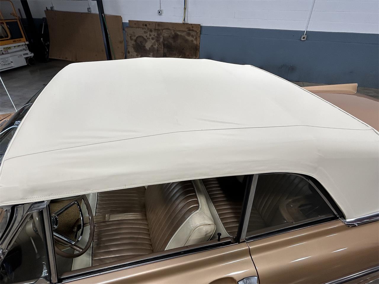 Mercury-Monterey-1961-Gold-metallic-White-and-Gold-34
