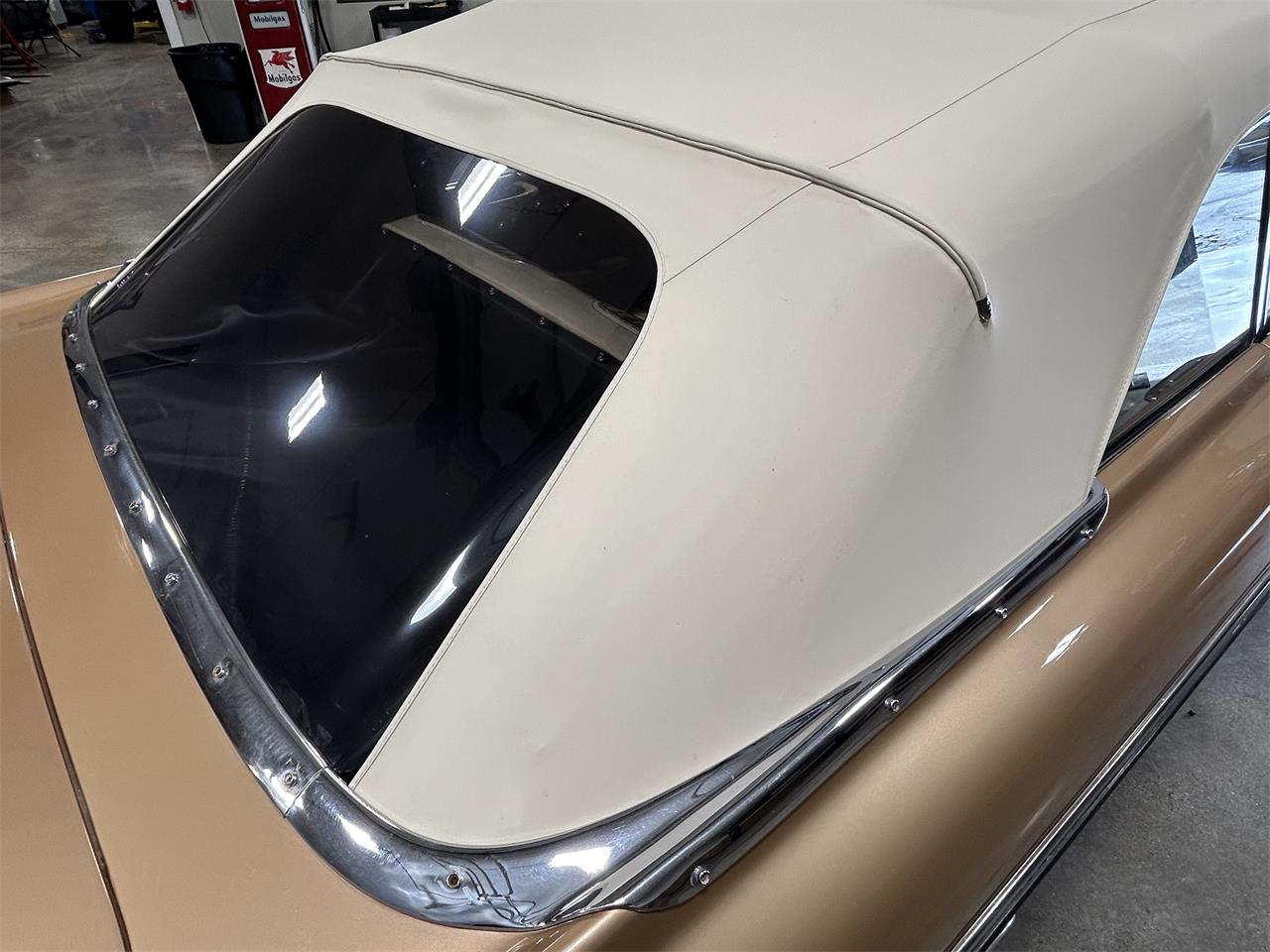 Mercury-Monterey-1961-Gold-metallic-White-and-Gold-36