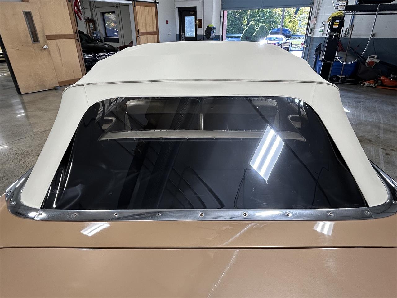Mercury-Monterey-1961-Gold-metallic-White-and-Gold-38