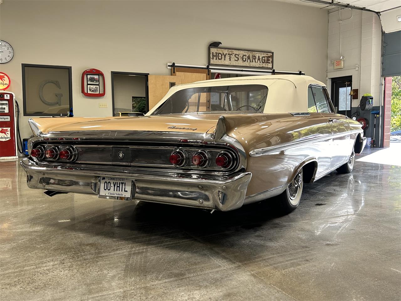 Mercury-Monterey-1961-Gold-metallic-White-and-Gold-4