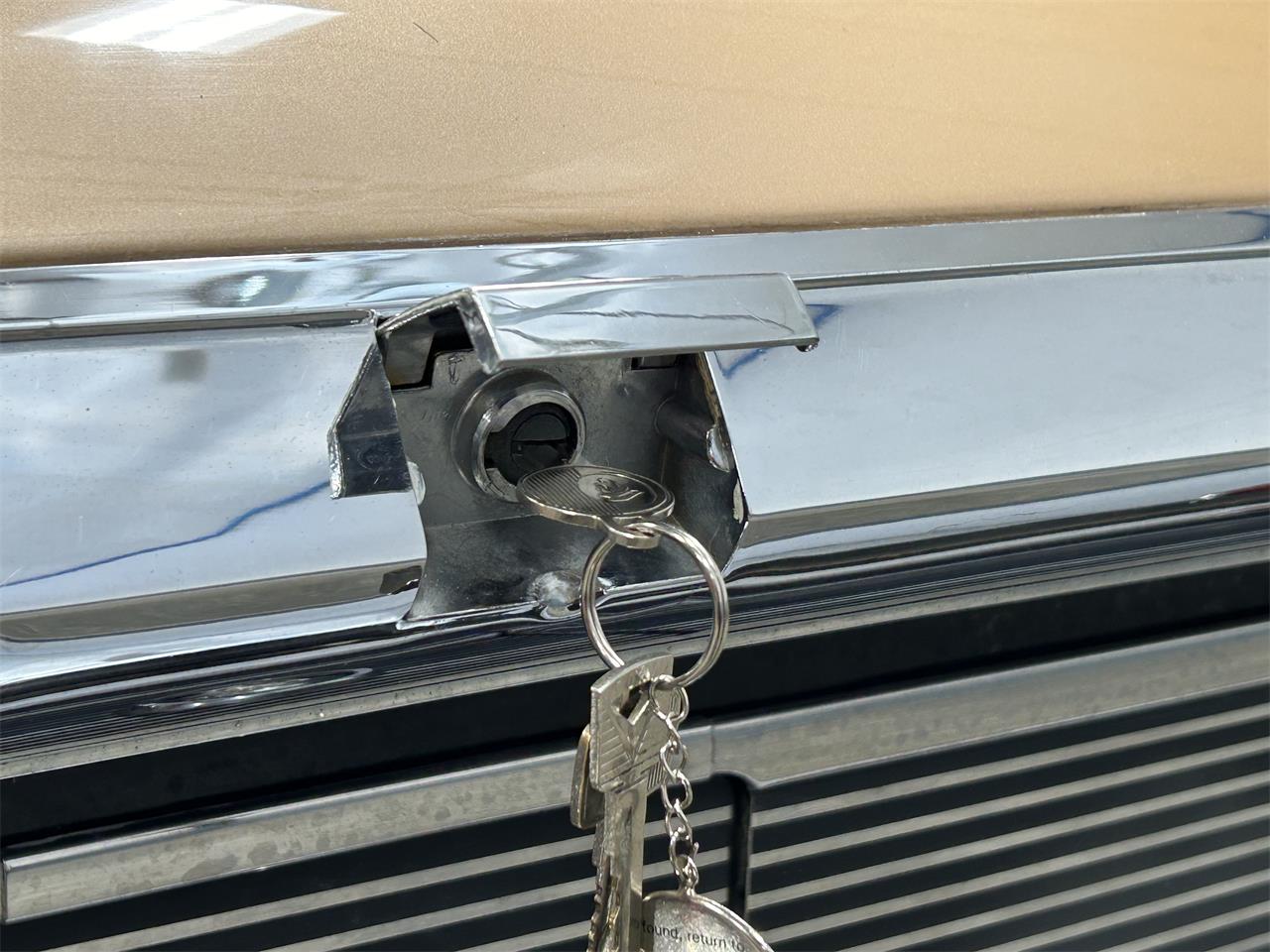 Mercury-Monterey-1961-Gold-metallic-White-and-Gold-42