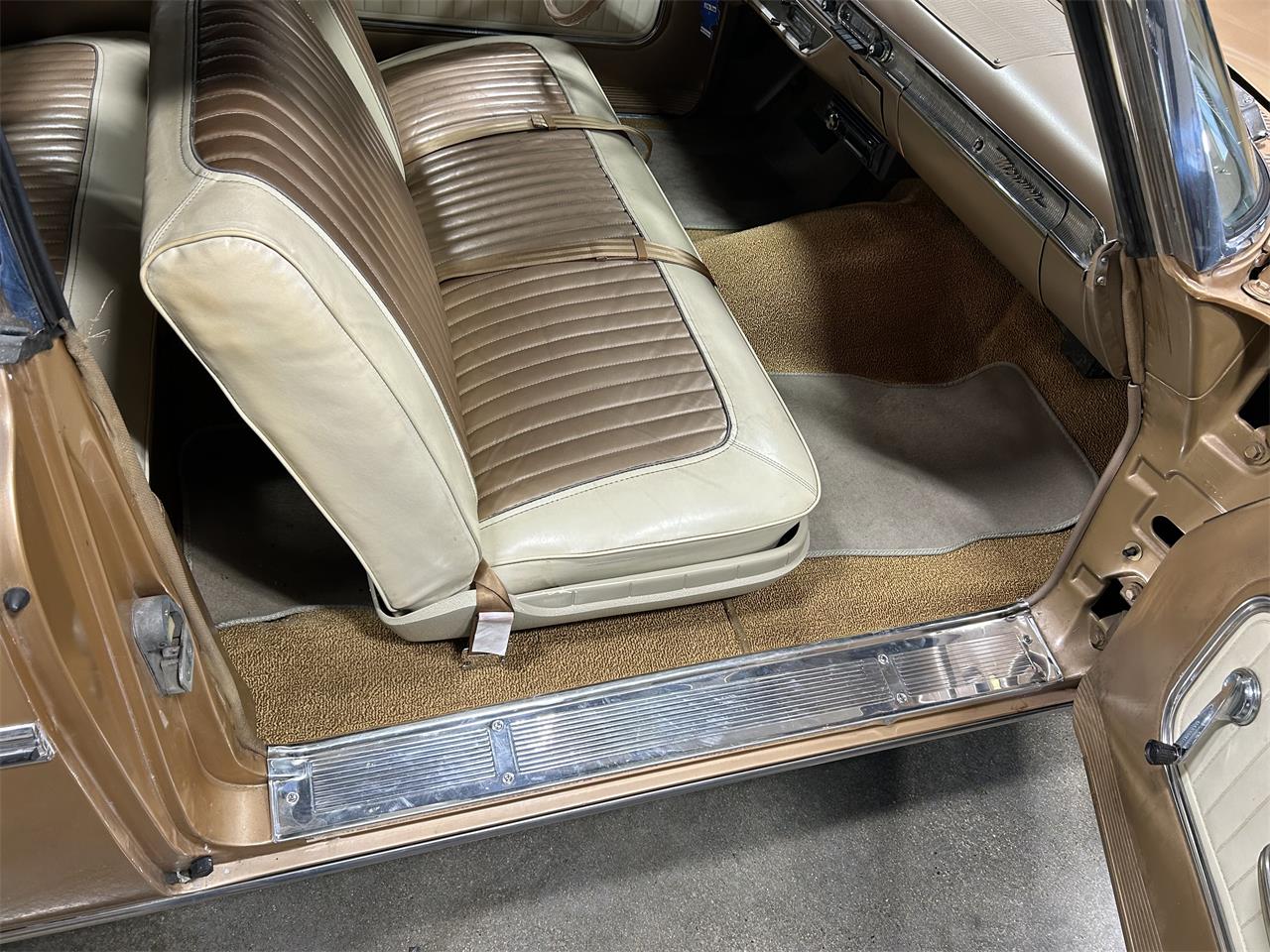 Mercury-Monterey-1961-Gold-metallic-White-and-Gold-45