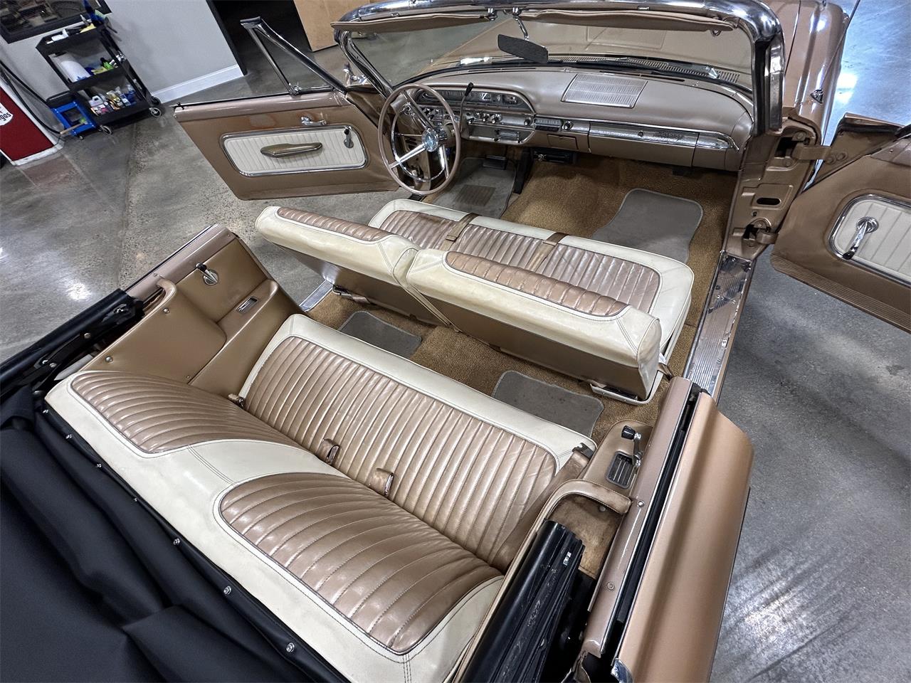 Mercury-Monterey-1961-Gold-metallic-White-and-Gold-46