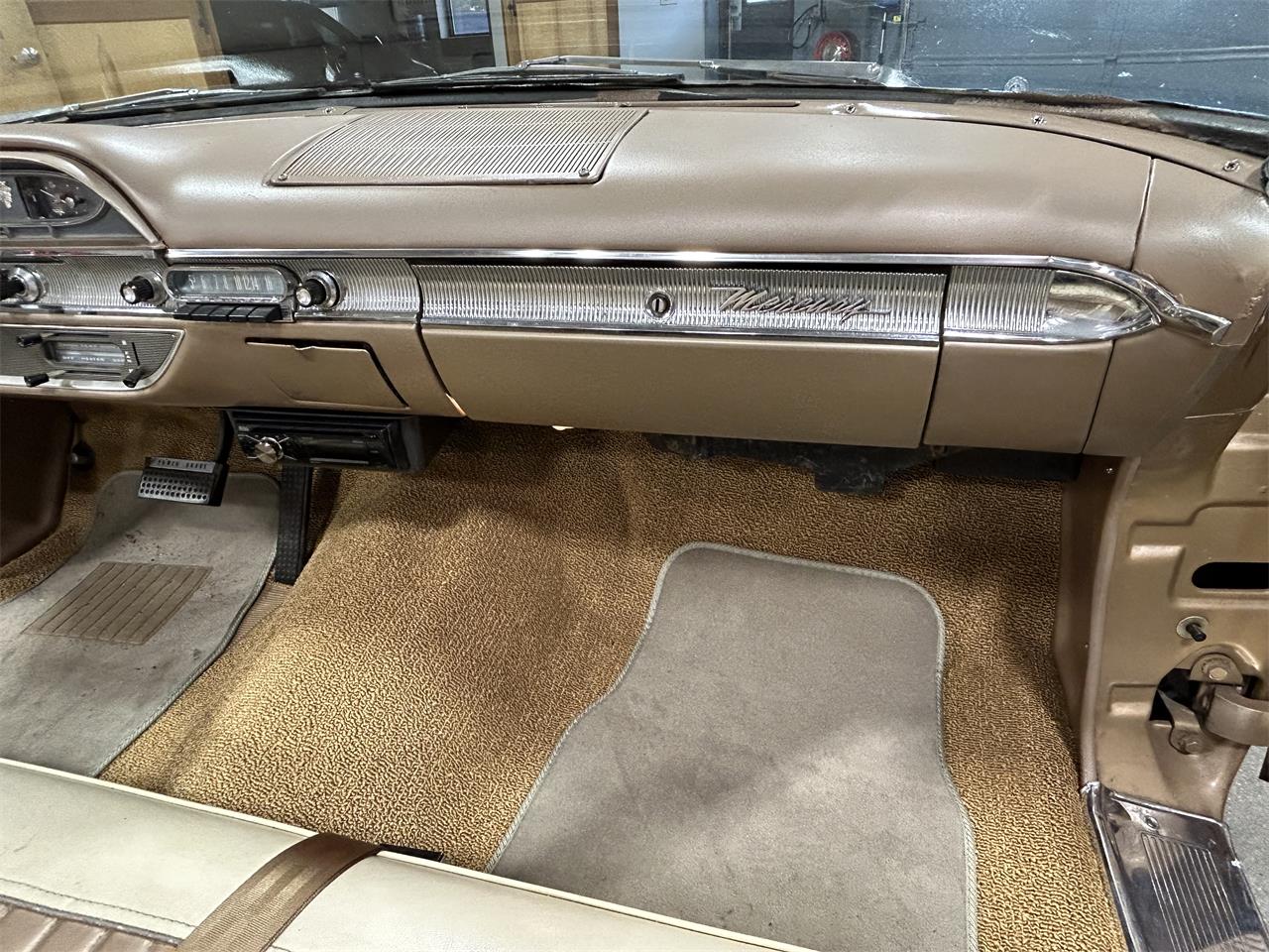 Mercury-Monterey-1961-Gold-metallic-White-and-Gold-48