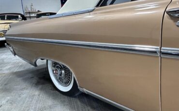 Mercury-Monterey-1961-Gold-metallic-White-and-Gold-5