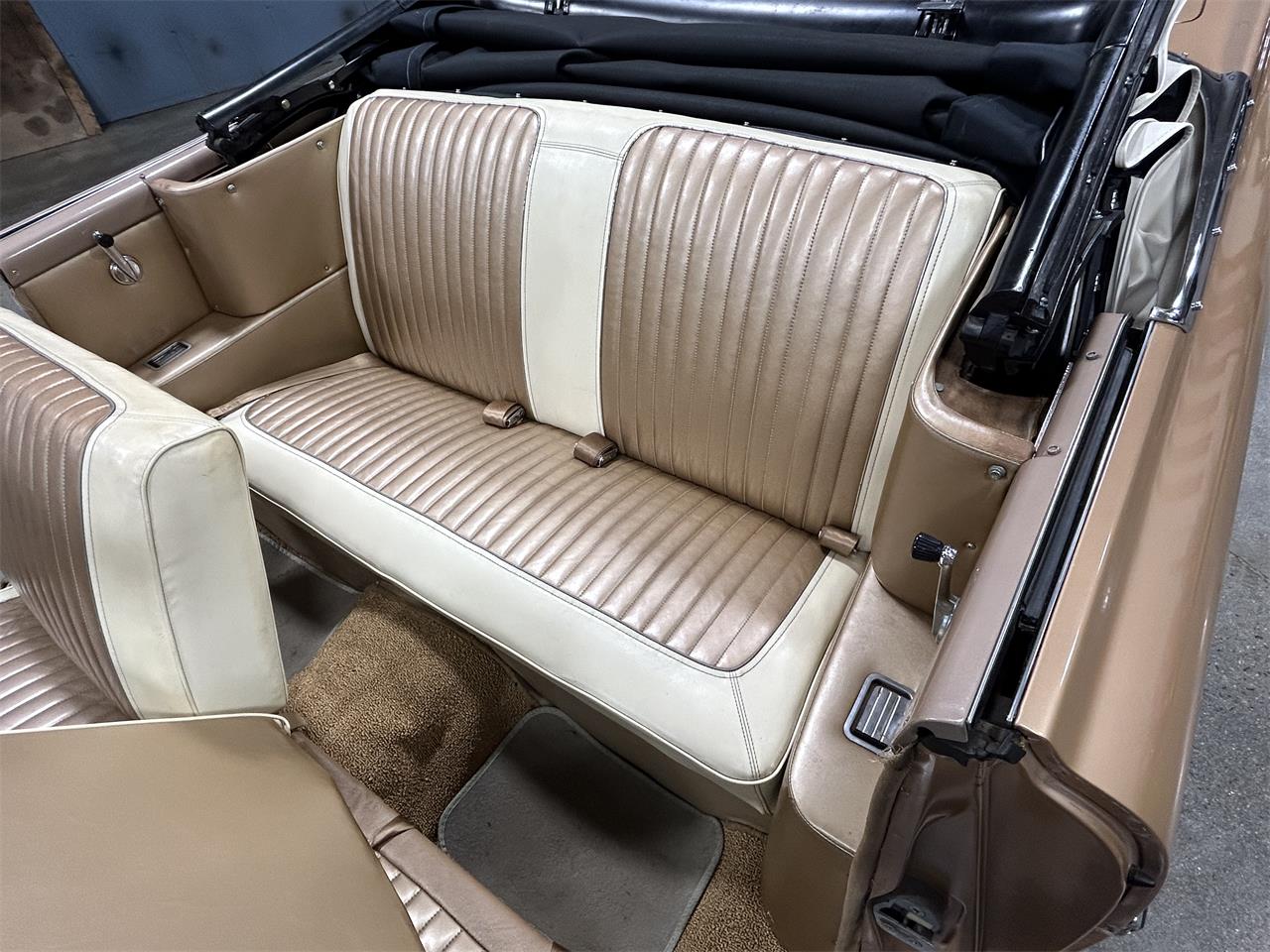 Mercury-Monterey-1961-Gold-metallic-White-and-Gold-50