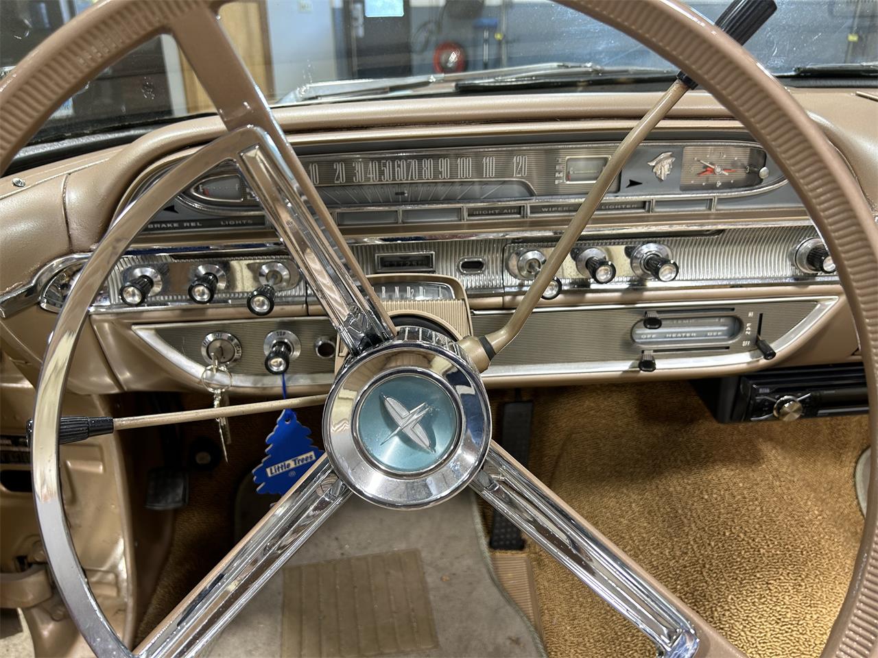 Mercury-Monterey-1961-Gold-metallic-White-and-Gold-51