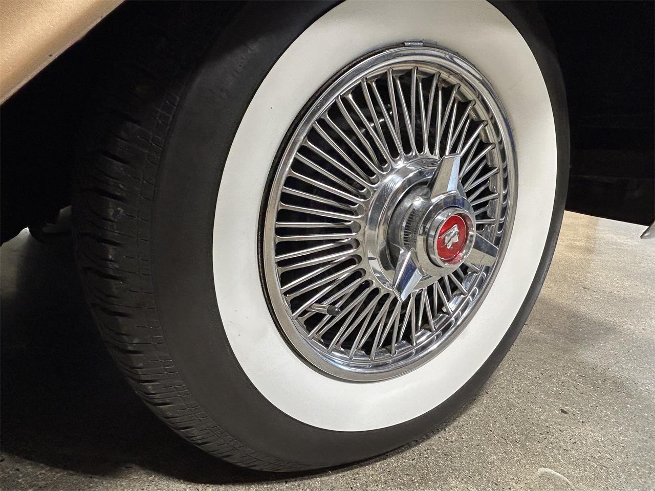 Mercury-Monterey-1961-Gold-metallic-White-and-Gold-59