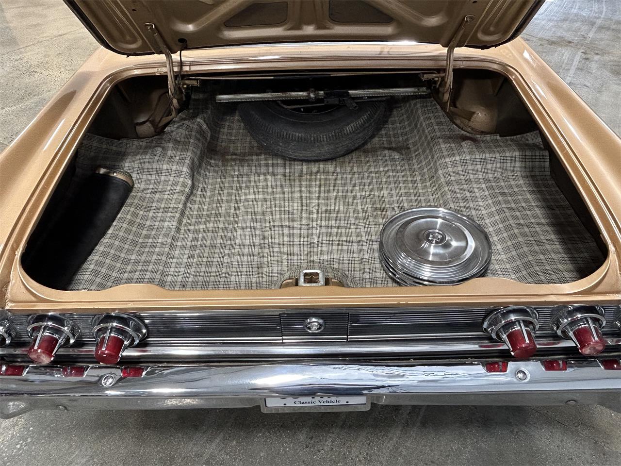 Mercury-Monterey-1961-Gold-metallic-White-and-Gold-61