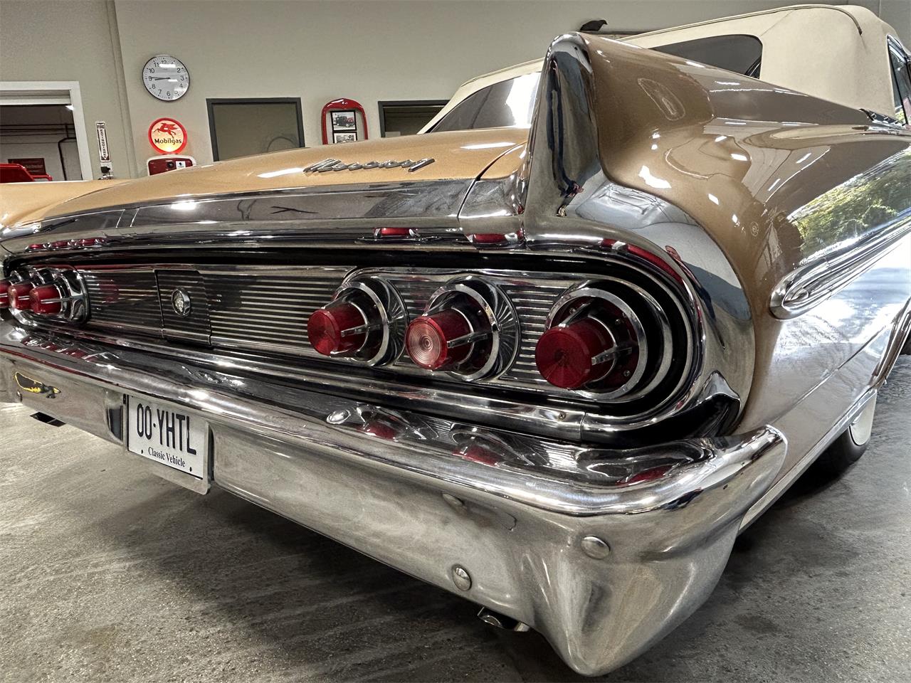 Mercury-Monterey-1961-Gold-metallic-White-and-Gold-67