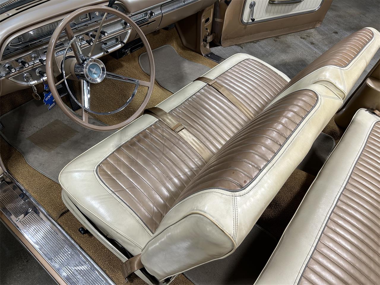 Mercury-Monterey-1961-Gold-metallic-White-and-Gold-7