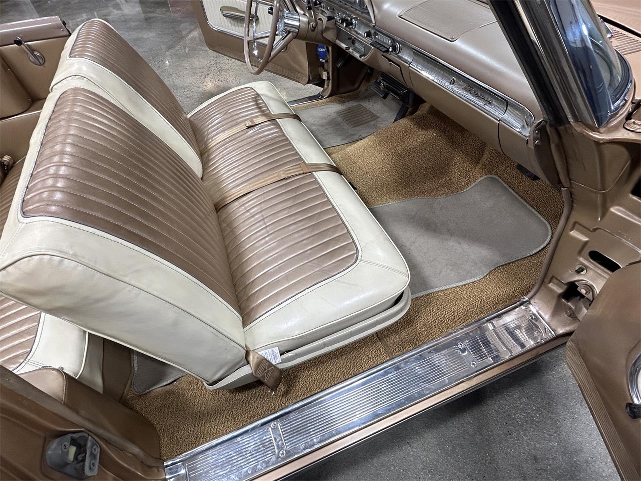 Mercury-Monterey-1961-Gold-metallic-White-and-Gold-9