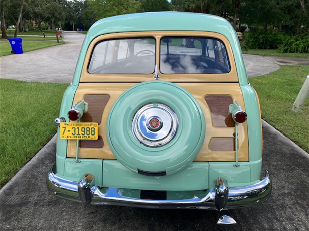 Mercury-Woody-wagon-1951-Light-green-Light-and-dark-brown-12