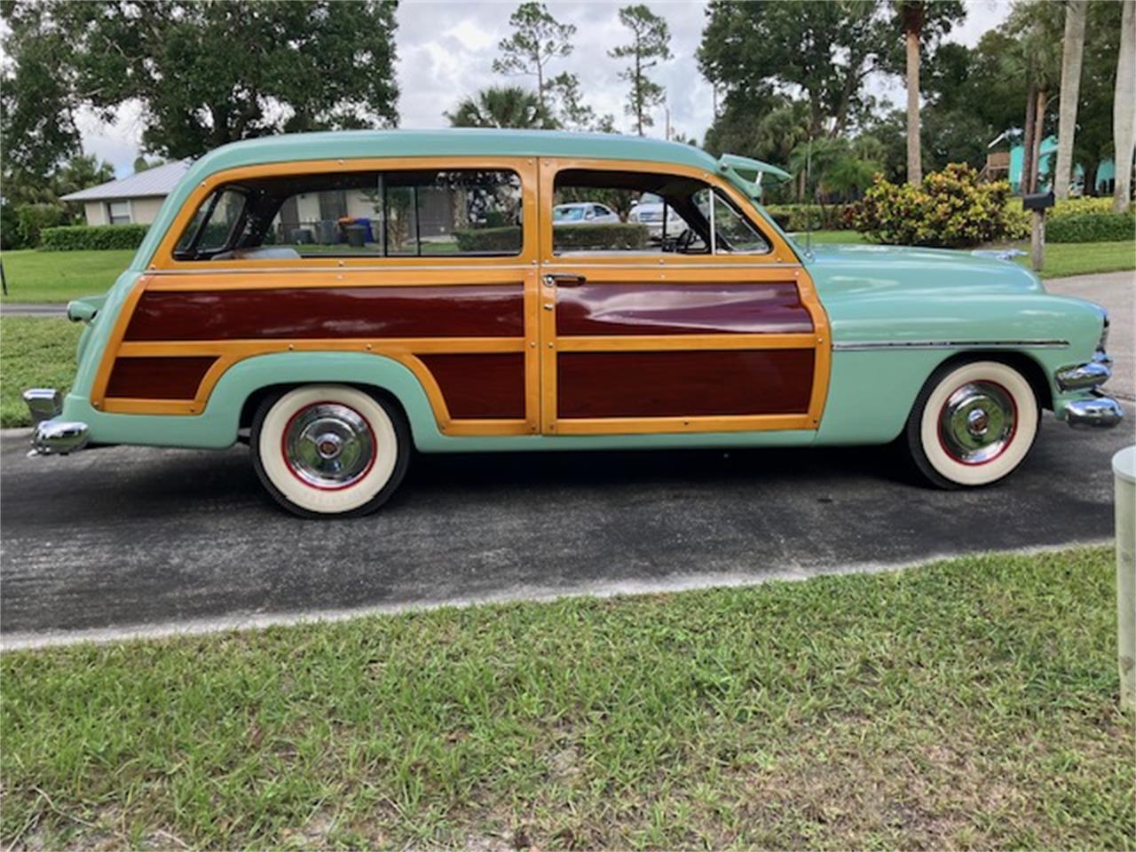 Mercury-Woody-wagon-1951-Light-green-Light-and-dark-brown-14