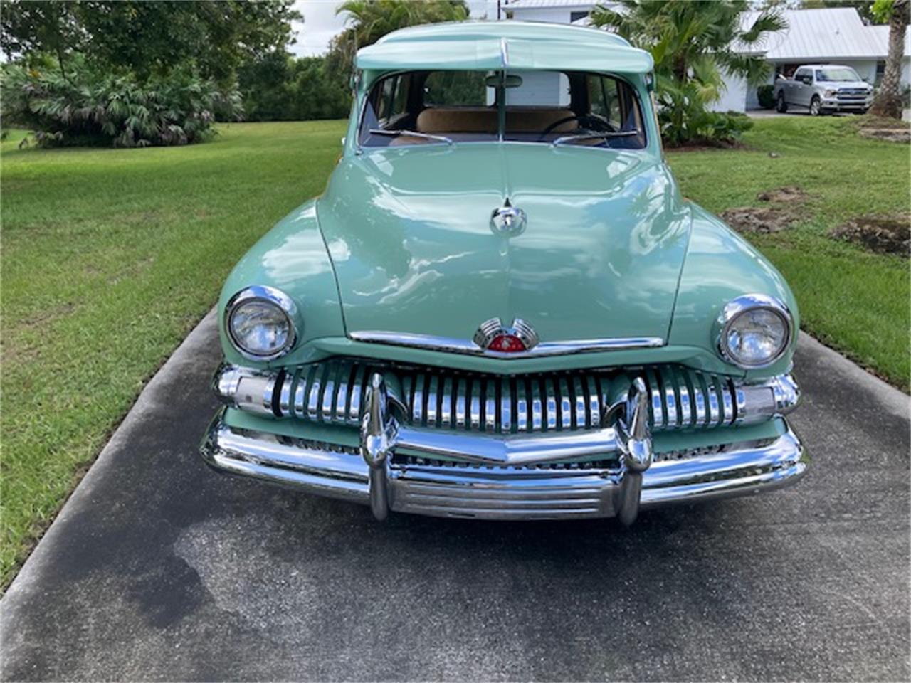 Mercury-Woody-wagon-1951-Light-green-Light-and-dark-brown-16