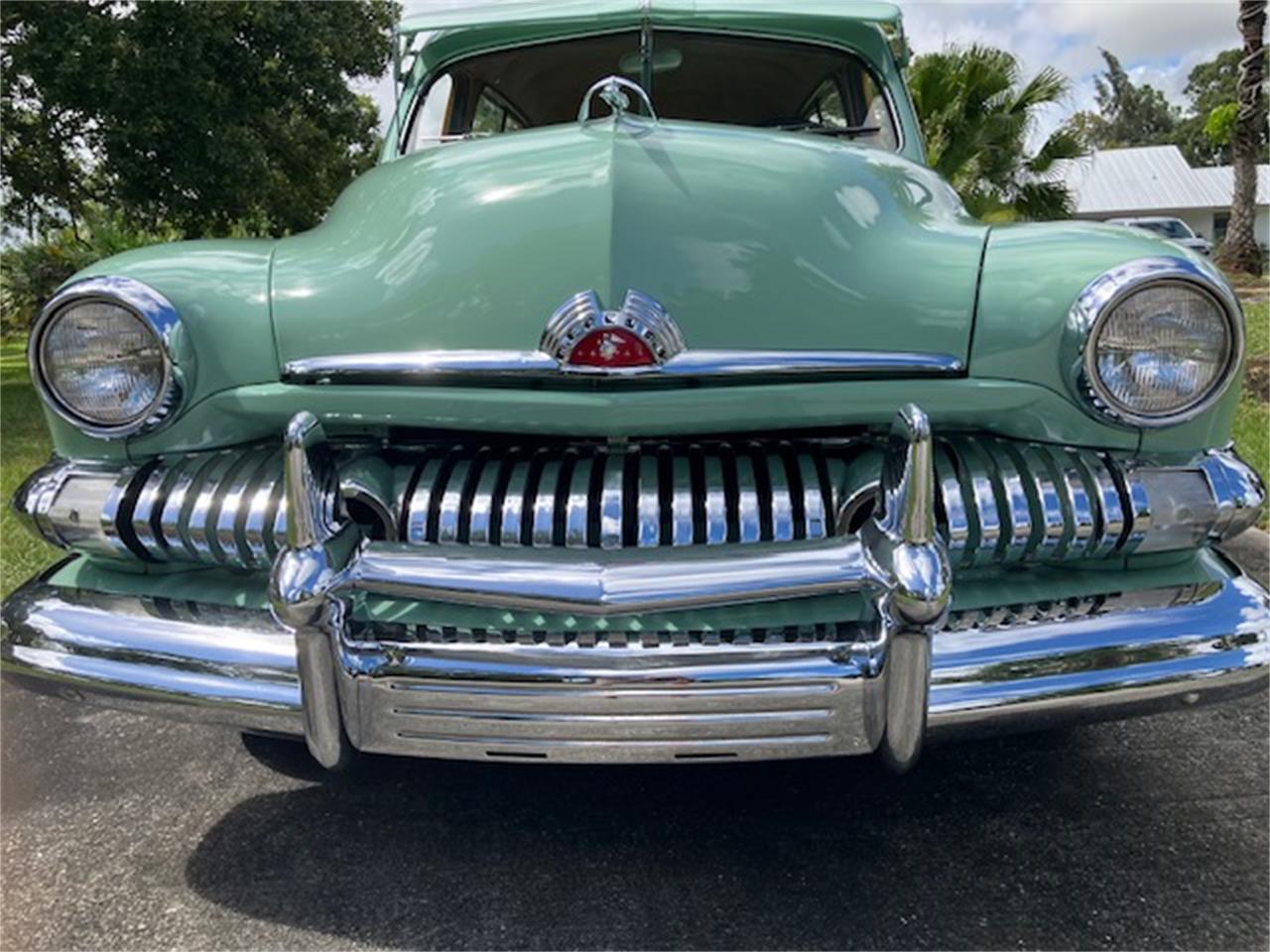 Mercury-Woody-wagon-1951-Light-green-Light-and-dark-brown-17