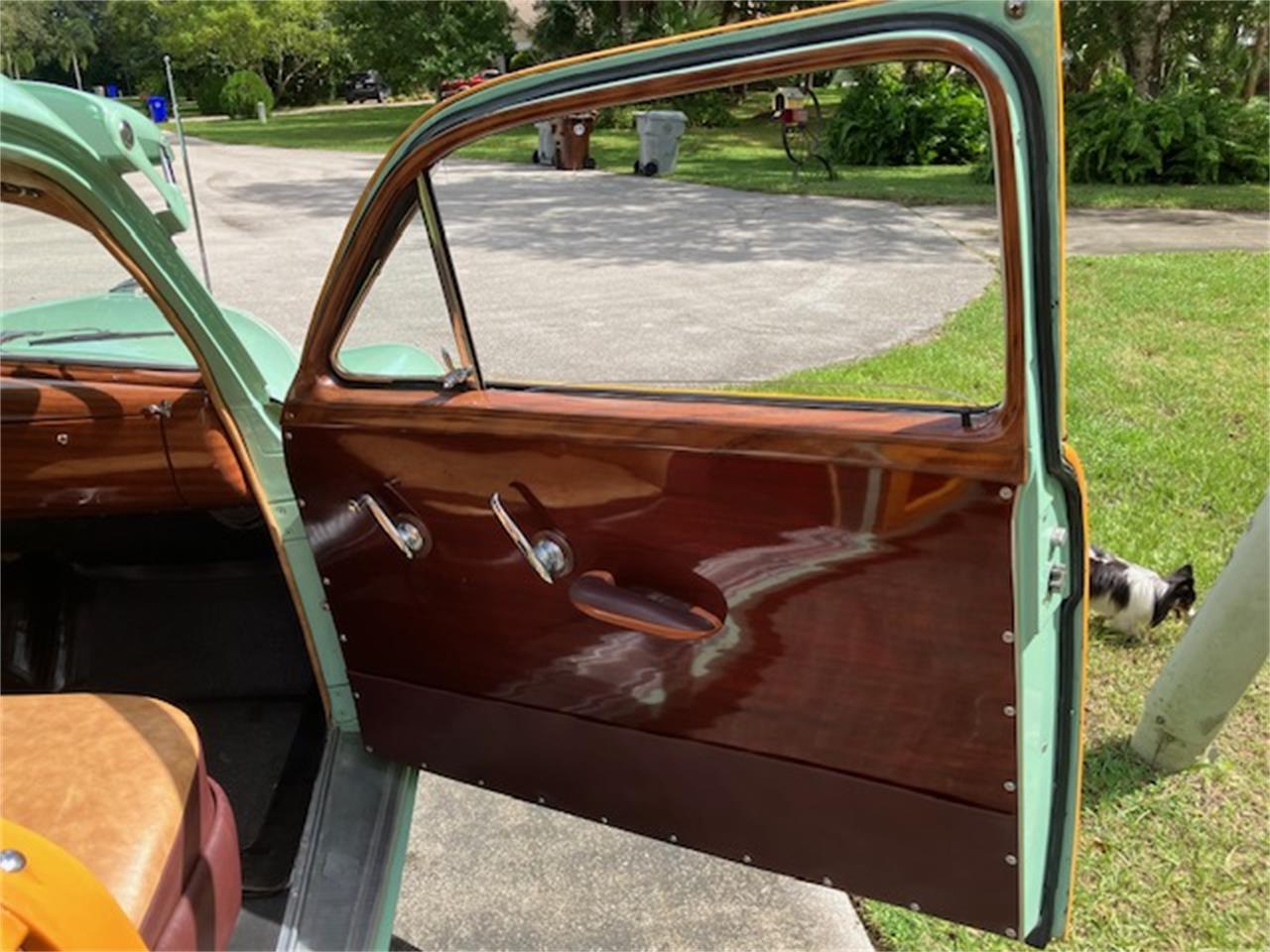 Mercury-Woody-wagon-1951-Light-green-Light-and-dark-brown-23