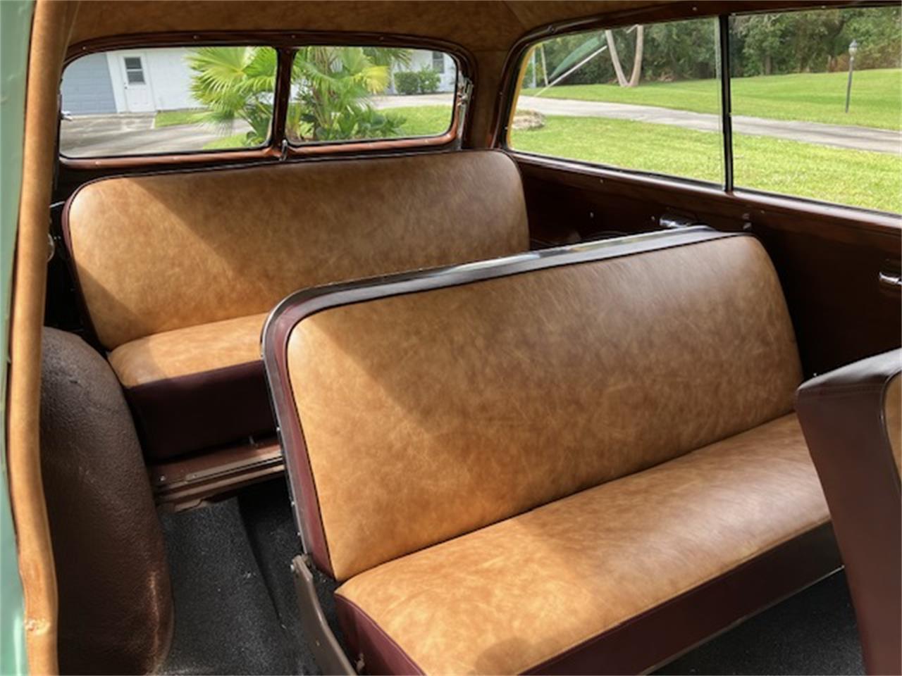 Mercury-Woody-wagon-1951-Light-green-Light-and-dark-brown-26