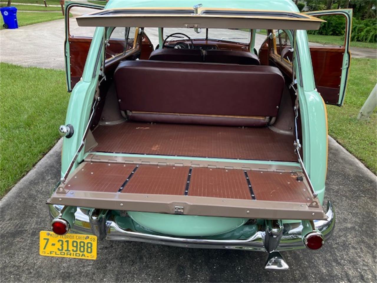 Mercury-Woody-wagon-1951-Light-green-Light-and-dark-brown-31