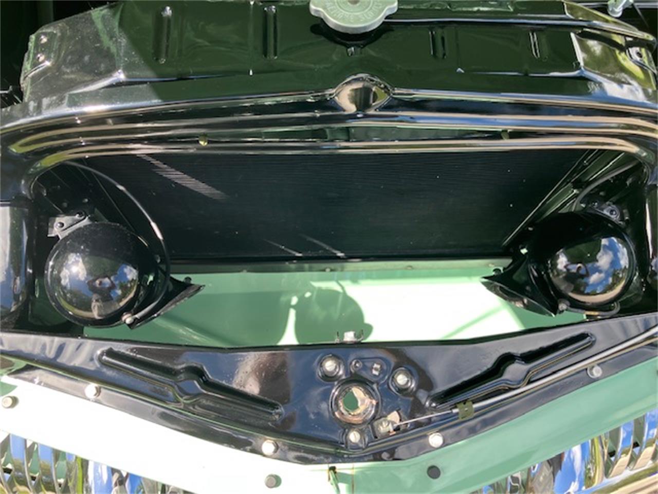 Mercury-Woody-wagon-1951-Light-green-Light-and-dark-brown-37