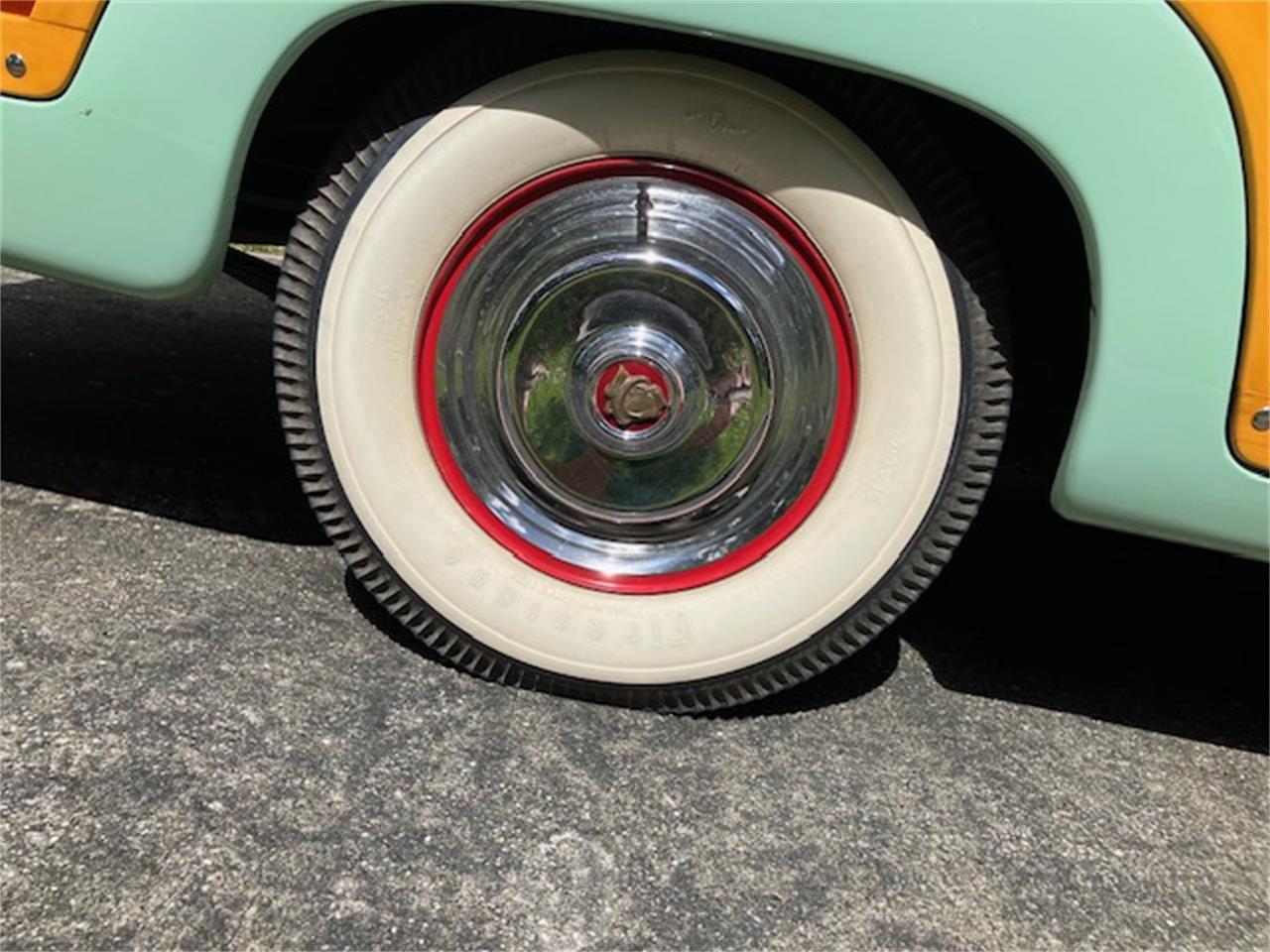 Mercury-Woody-wagon-1951-Light-green-Light-and-dark-brown-7