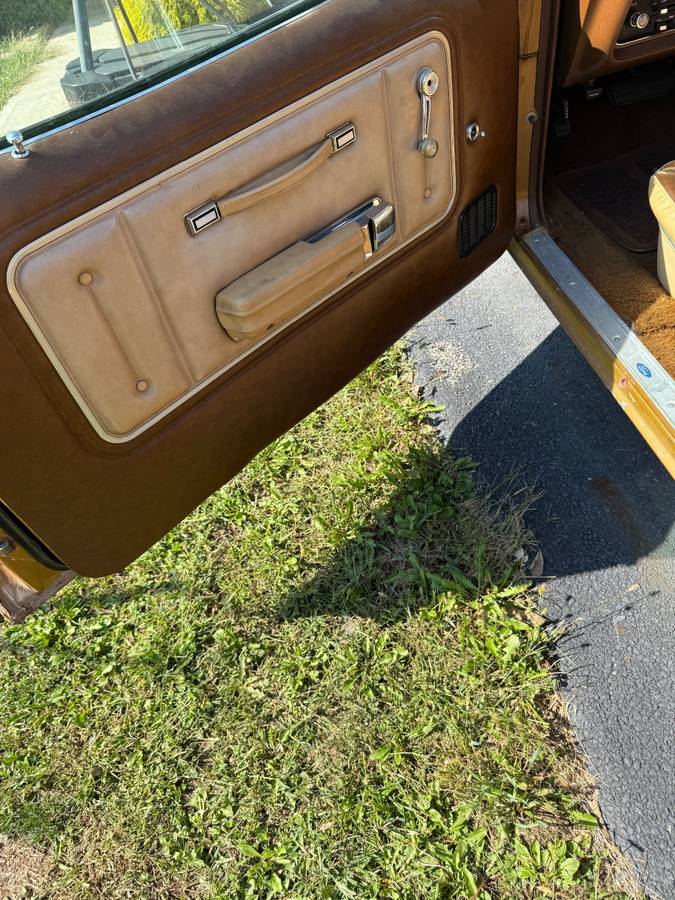 Mercury-cougar-xr7-1975-brown-4