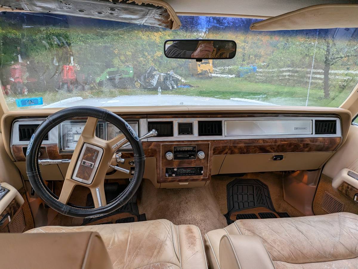 Mercury-grand-marquis-1984-white-10