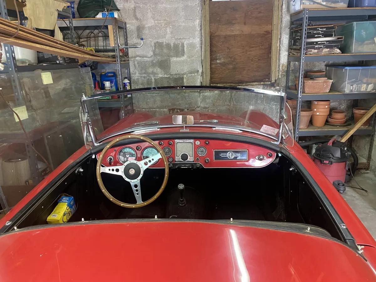 Mg-A-1959-Red-Black-On-Red-4