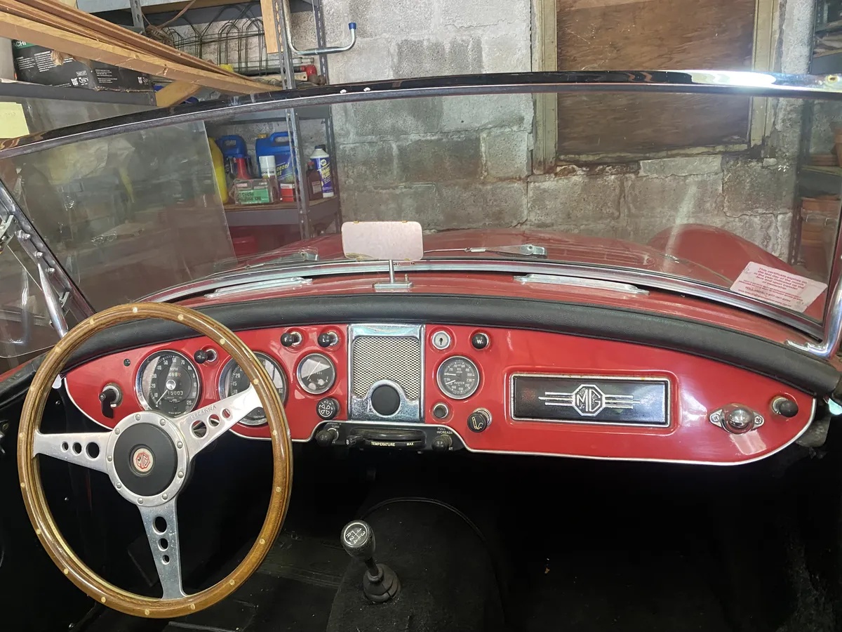 Mg-A-1959-Red-Black-On-Red-5