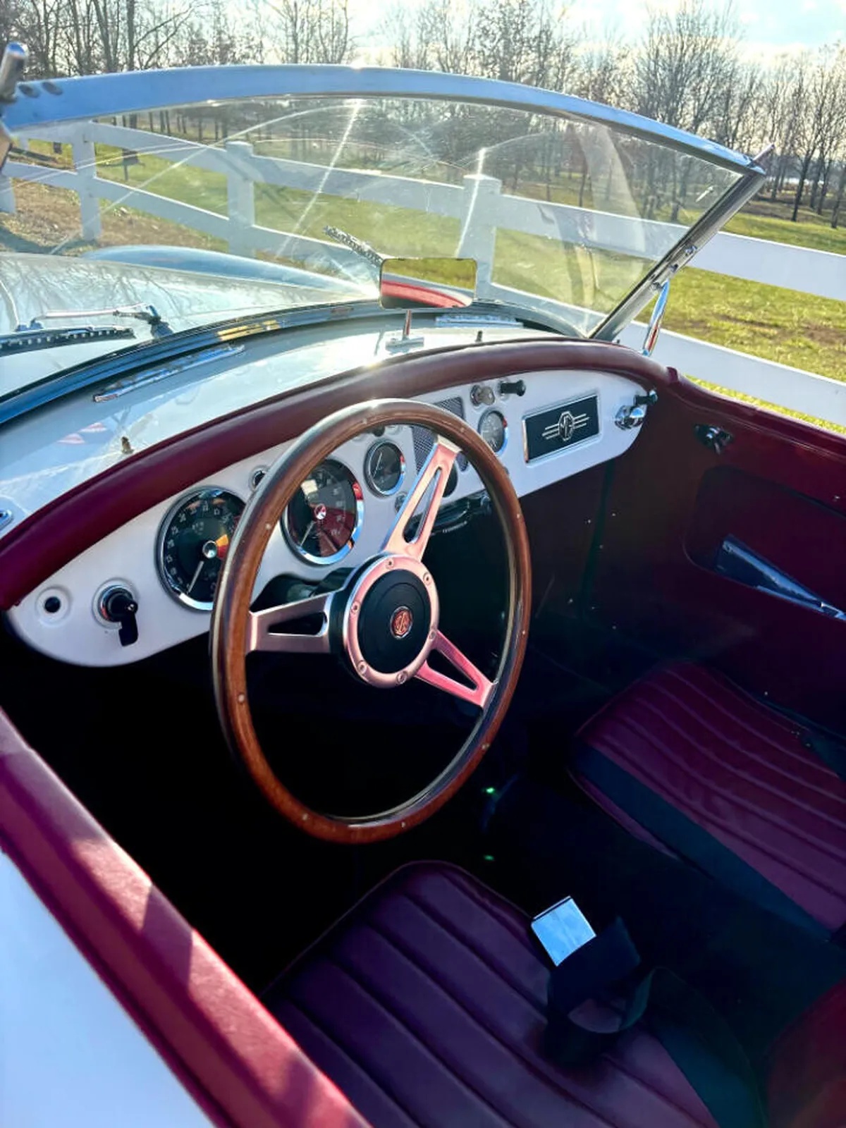 Mg-A-1959-White-Red-1