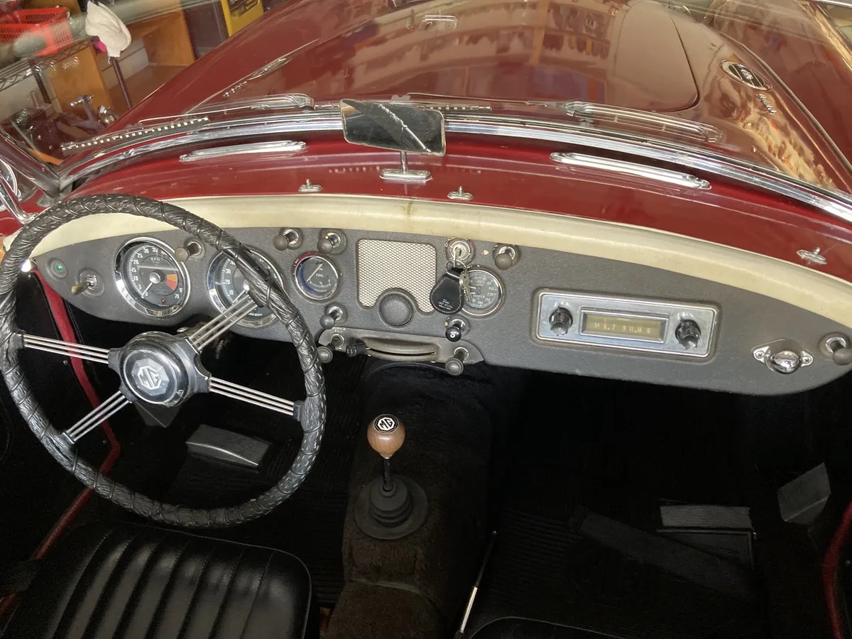 Mg-A-1960-Red-Black-14