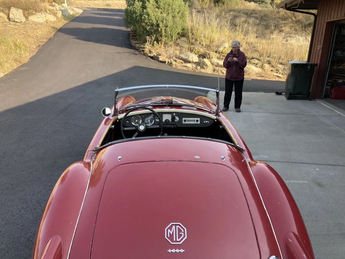 Mg-A-1960-Red-Black-3