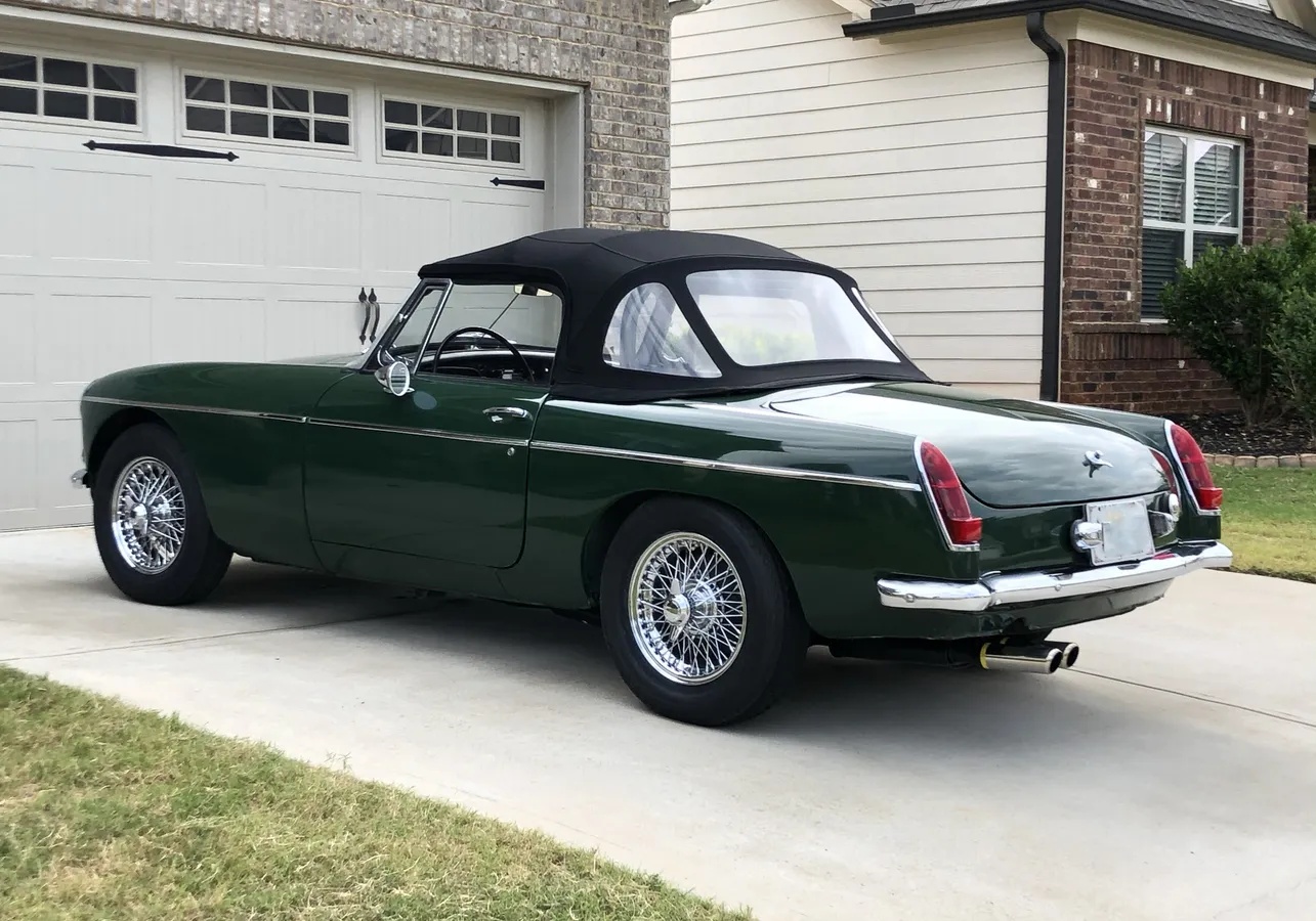 Mg-B-1965-Dark-British-Racing-Green-Black-1
