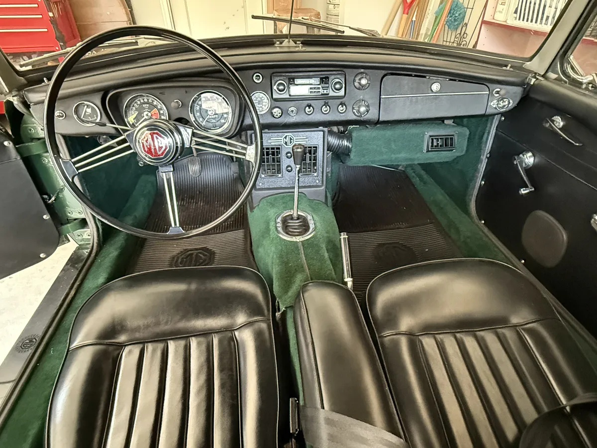 Mg-B-1965-Dark-British-Racing-Green-Black-8