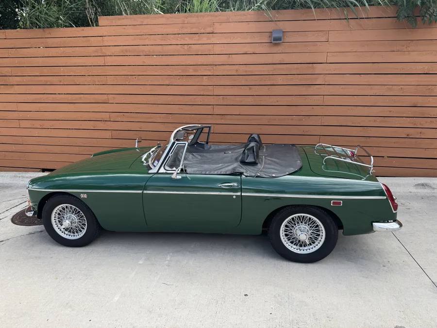 Mg-B-1969-British-Racing-Green-Black