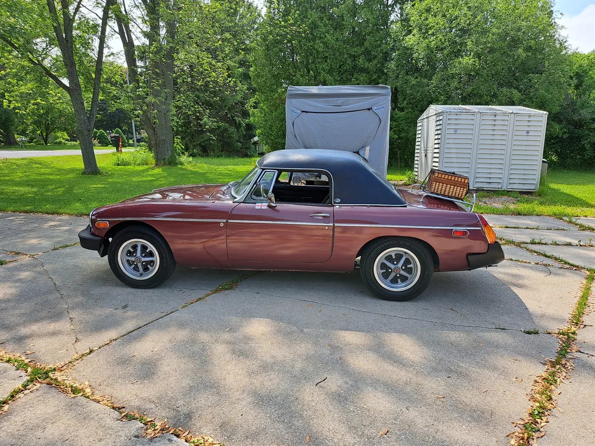 Mg-B-1975-Maroon-Black-1