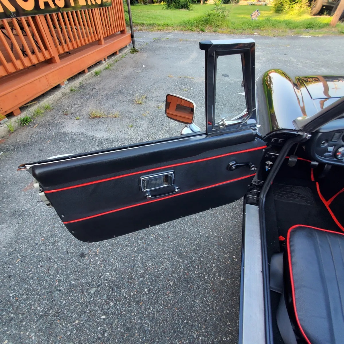 Mg-B-1977-Black-Black-With-Red-Piping-1