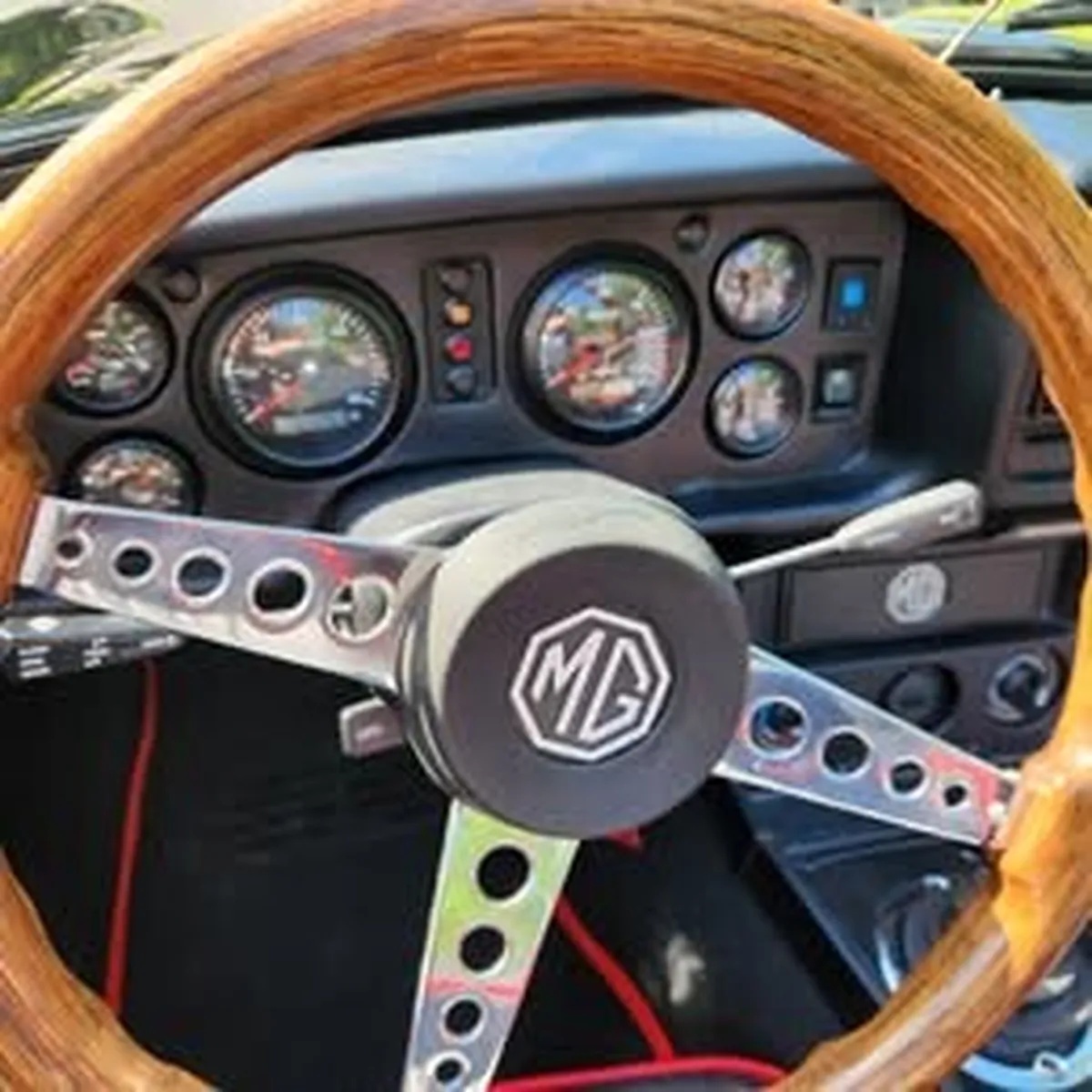 Mg-B-1977-Black-Black-With-Red-Piping-15