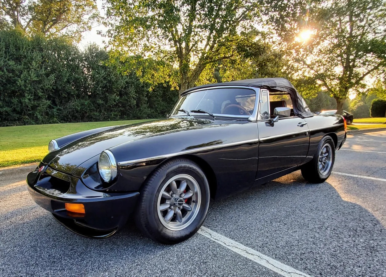 Mg-B-1977-Black-Black-With-Red-Piping-2