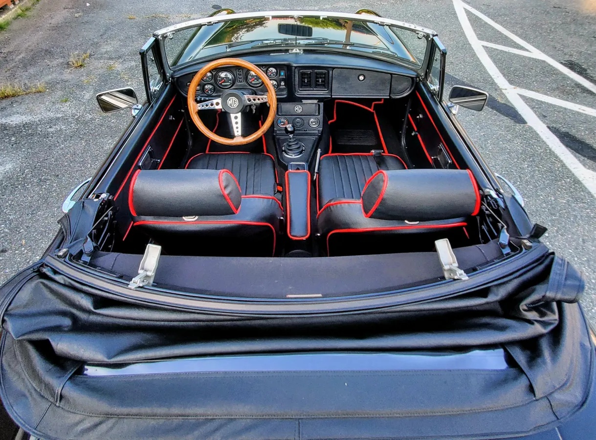 Mg-B-1977-Black-Black-With-Red-Piping-4