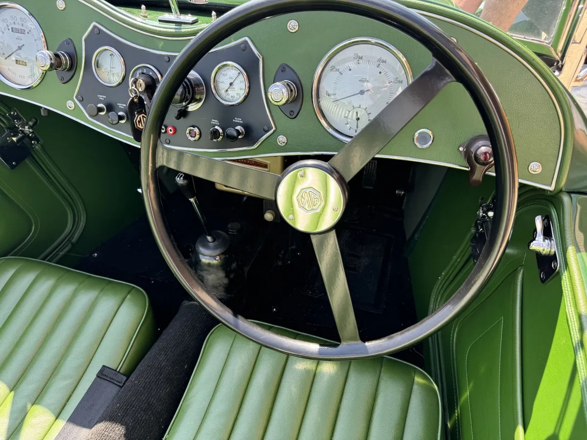 Mg-C-type-1948-Green-Green-5