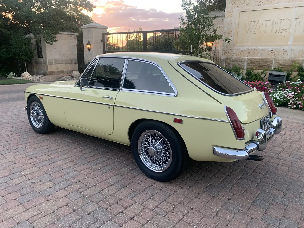Mg-Cgt-1969-Pale-Primrose-Black-1
