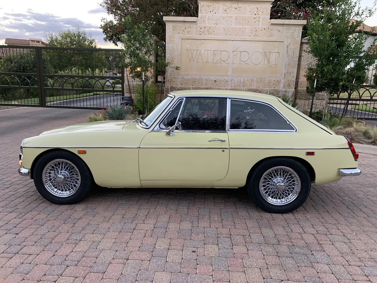 Mg-Cgt-1969-Pale-Primrose-Black-10