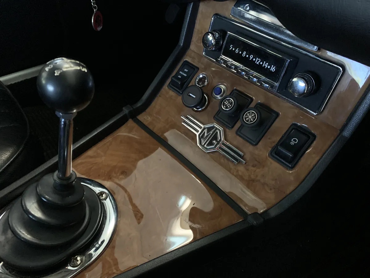 Mg-Cgt-1969-Pale-Primrose-Black-11