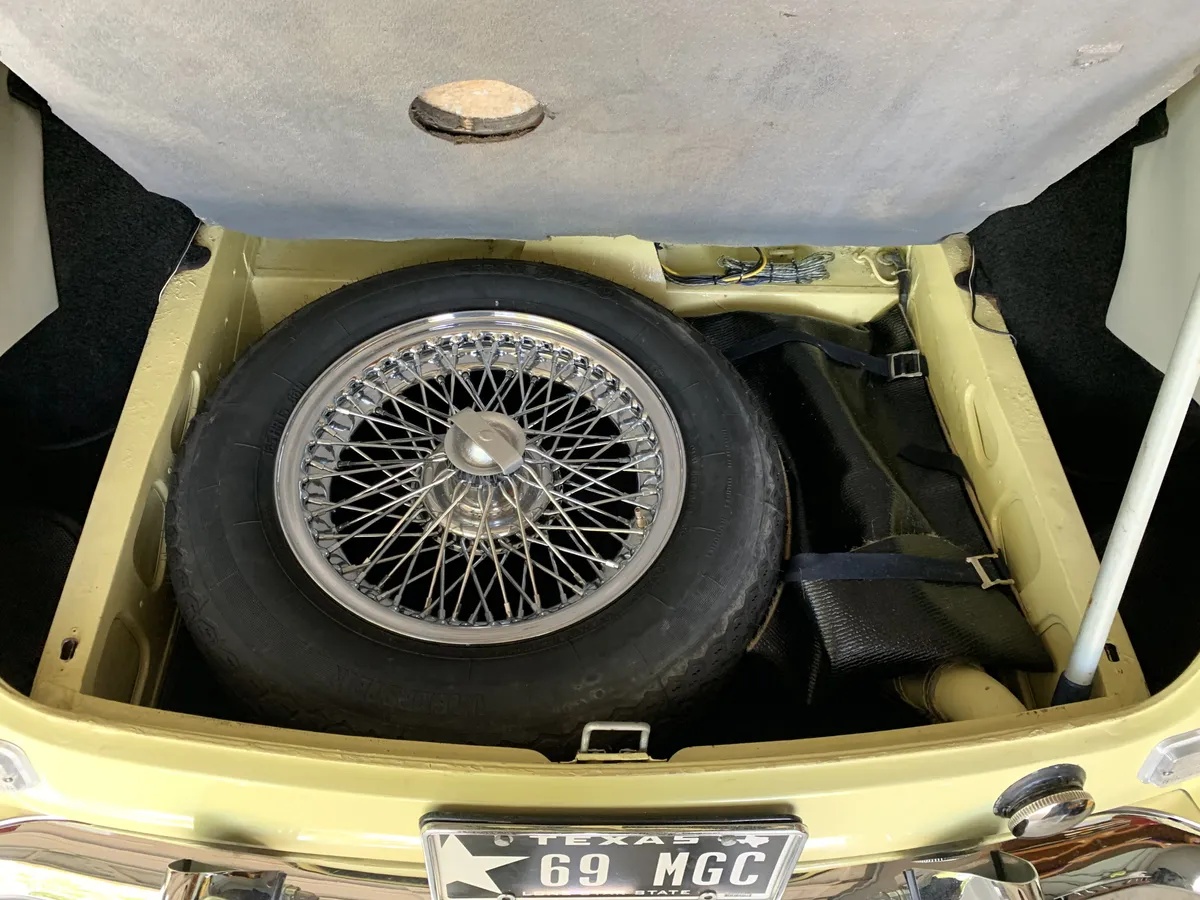 Mg-Cgt-1969-Pale-Primrose-Black-16