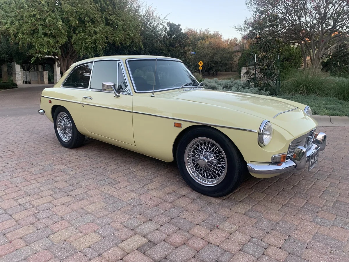 Mg-Cgt-1969-Pale-Primrose-Black-2