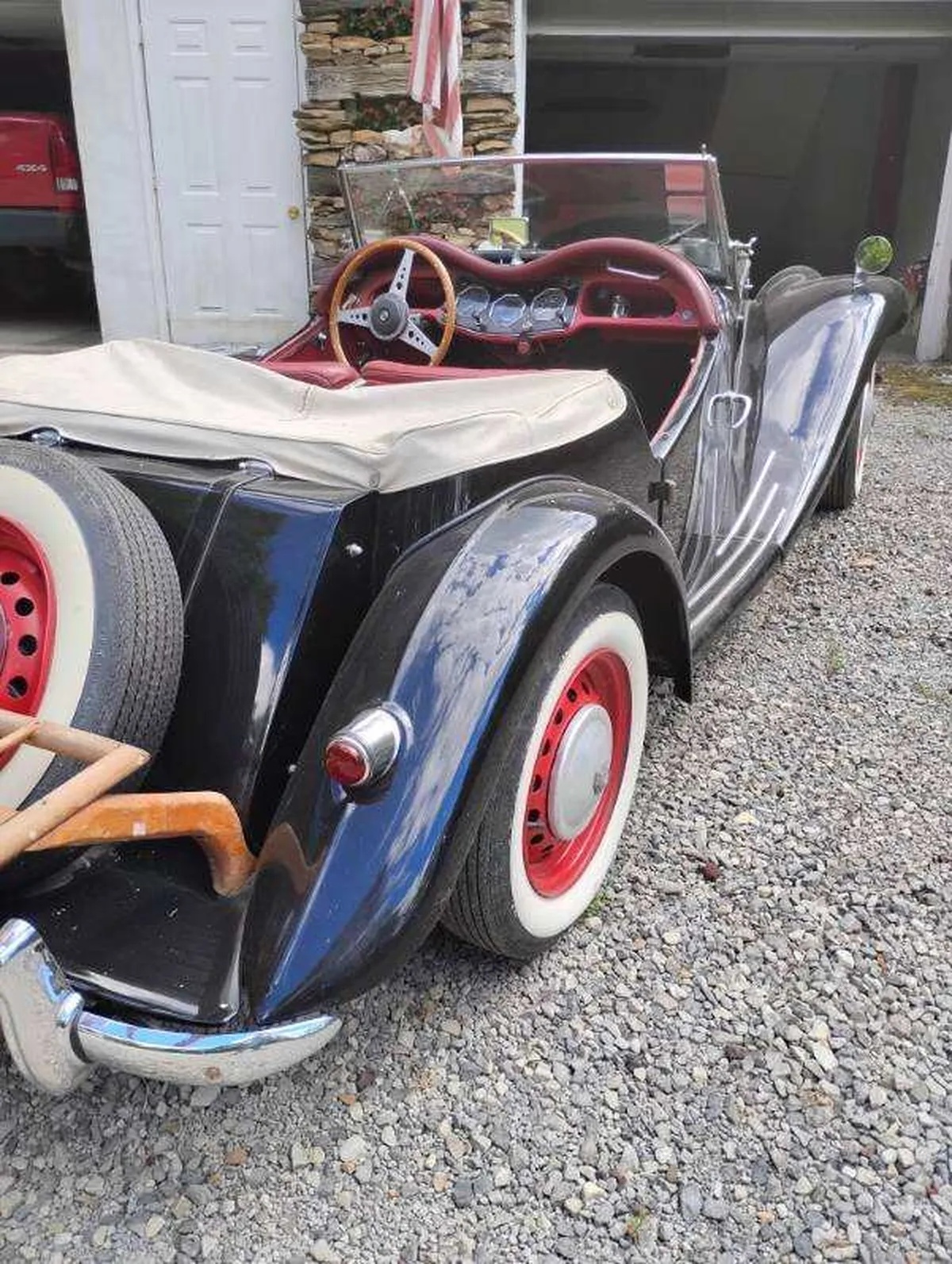 Mg-F-tf-1954-Black-Red-4