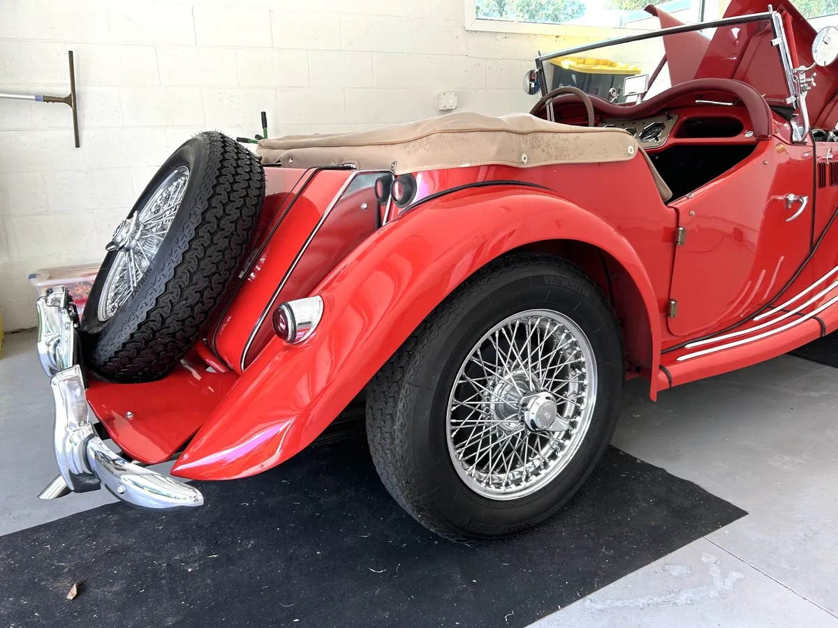 Mg-F-tf-1955-Red-Red-10
