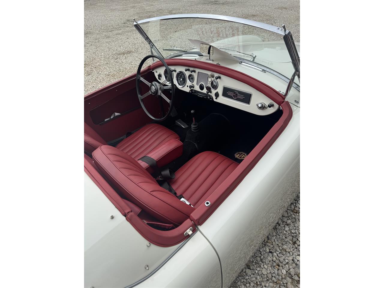 Mg-Mga-1960-White-Red-11