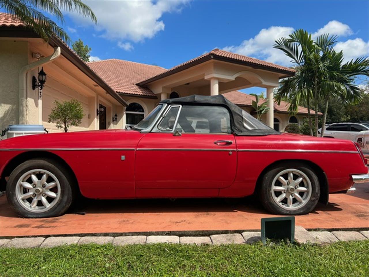 Mg-Mgb-1971-Cherry-Red-Cream-1